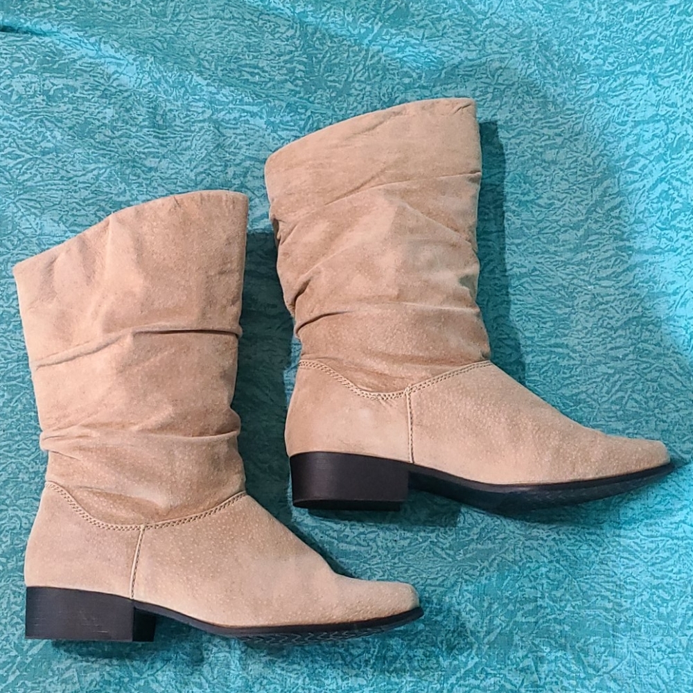VTG Suede Khaki Boots - Picture 4 of 16